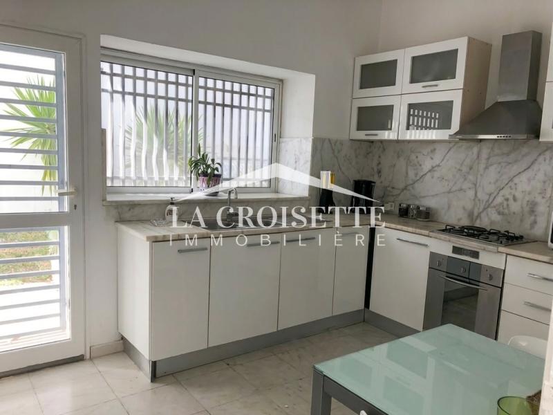 Rez-de-chaussée de villa S+3 avec Jardin et piscine à Gammarth